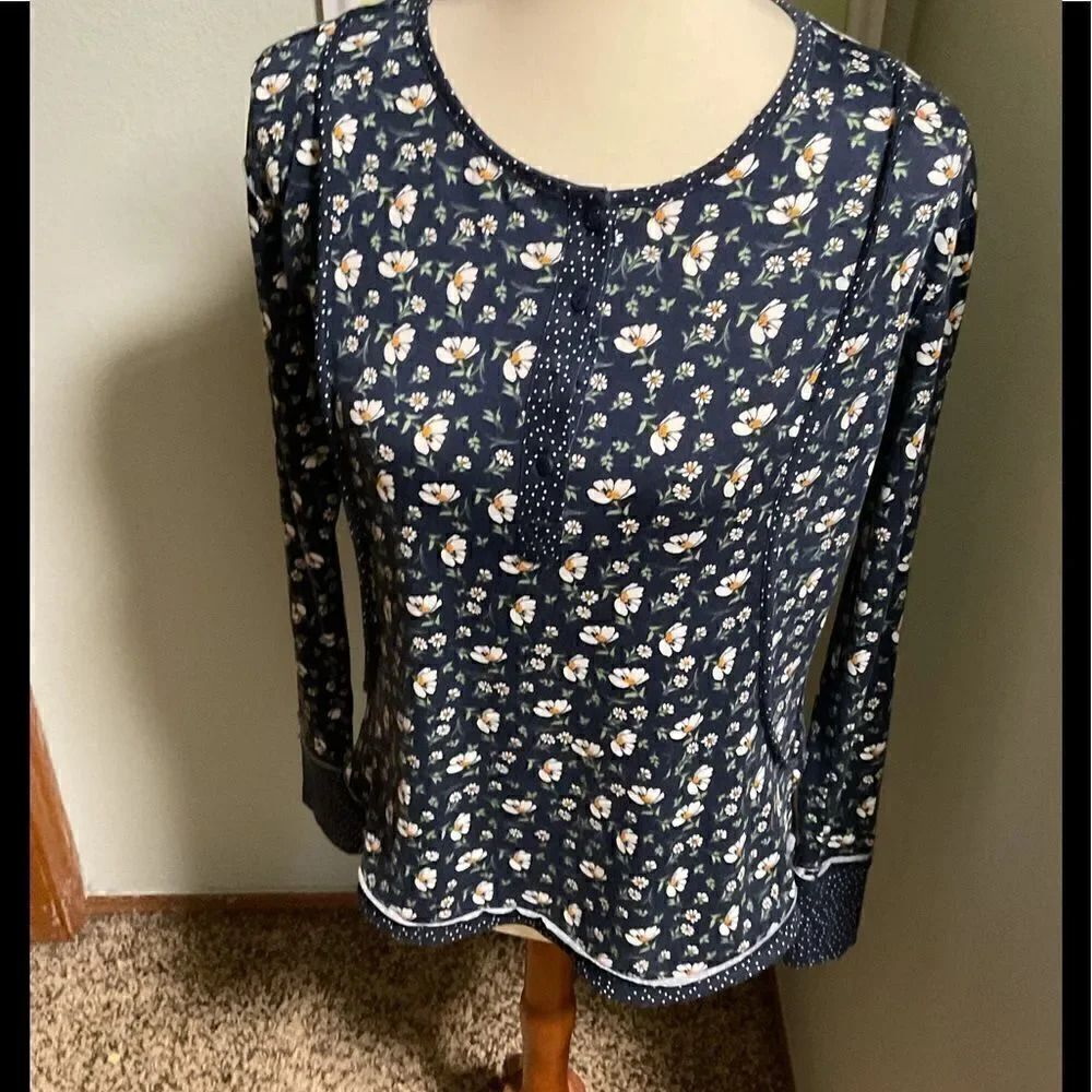 NWOT DR2 Long Sleeved Blue Top With 🌺 flowers Size S #121
